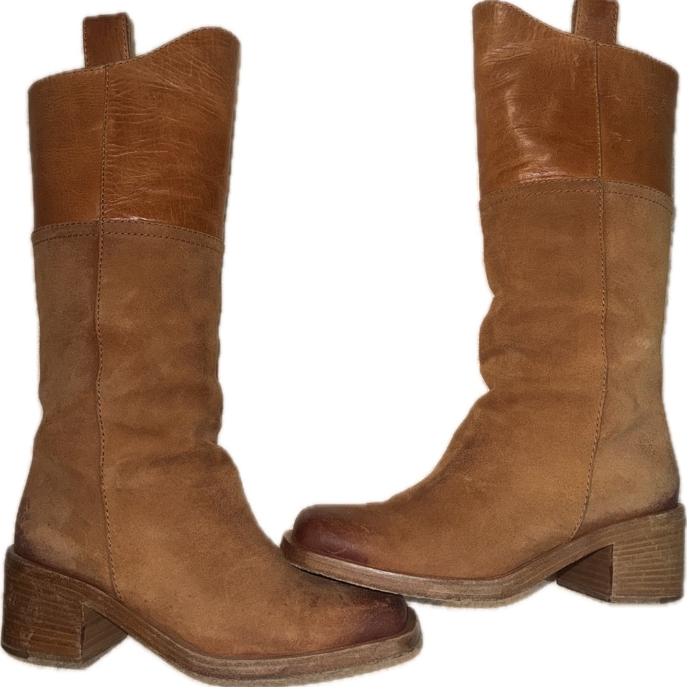 CHANEL Paris Dallas suede boots